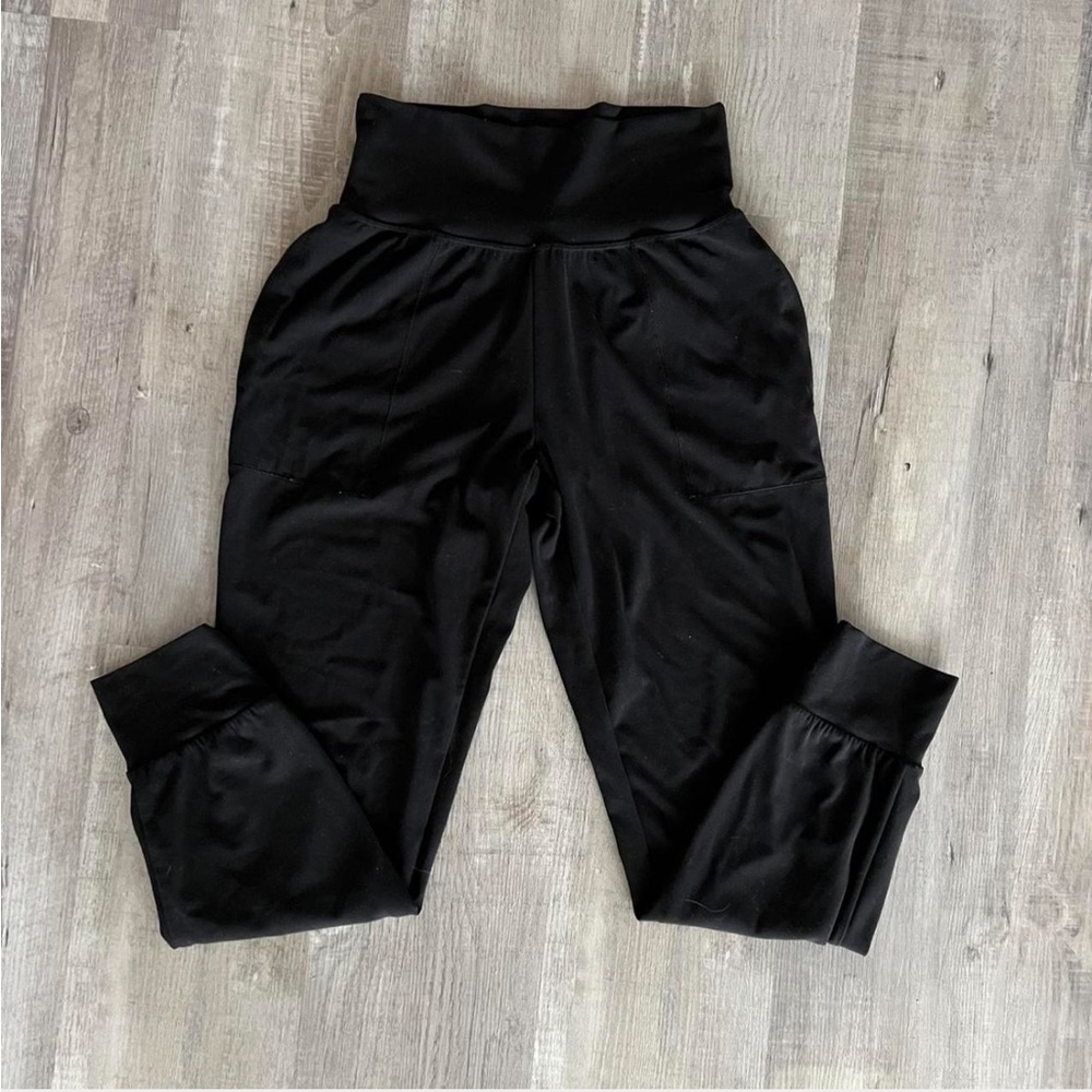 ✨ ATHLETA SALUTATION JOGGERS ✨